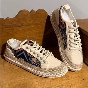 KAYLEEN By Los Angeles Cream and Multicolor Pattern Sneakers